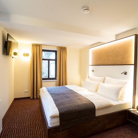 Hotel Goldener Hirsch Suhl Bagian luar foto