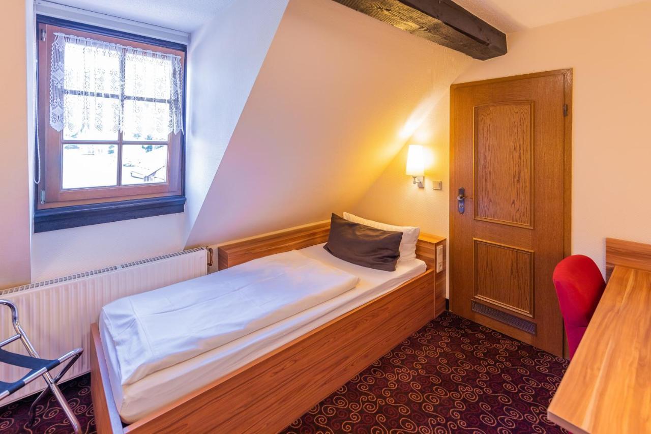 Hotel Goldener Hirsch Suhl Bagian luar foto