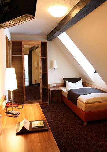 Hotel Goldener Hirsch Suhl Ruang foto